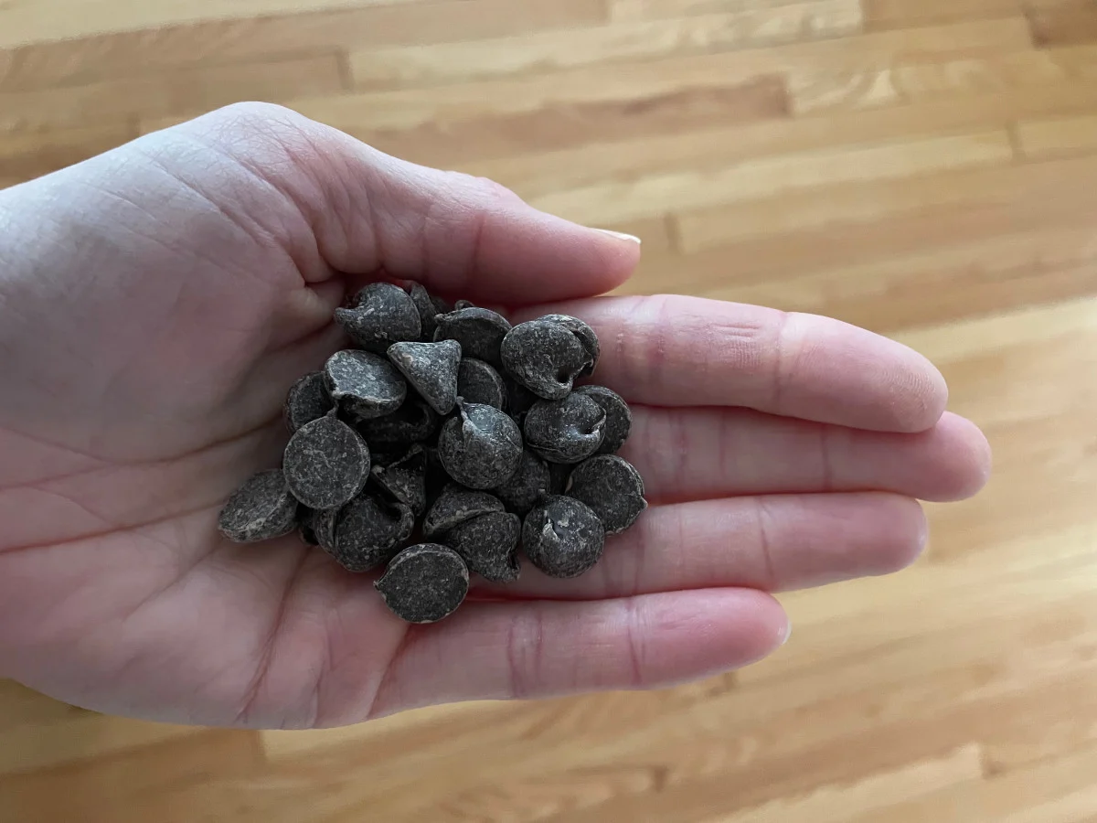 a handful of chocolate chips: is nighttime snacking during perimenopause bad