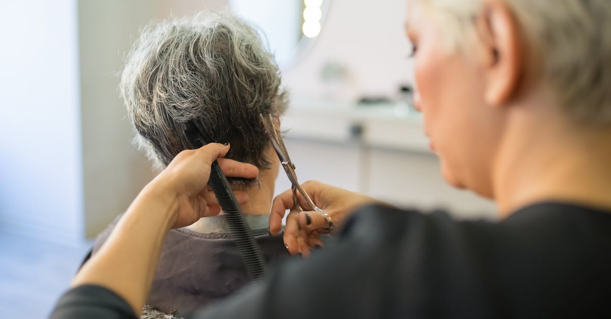 A hairstylist giving a woman a haircut: is hair loss in women in normal
