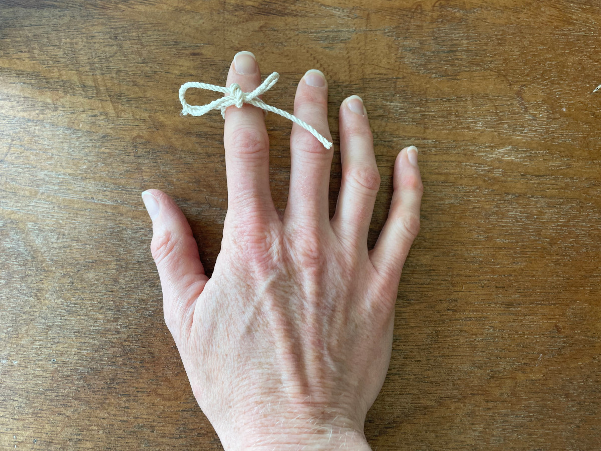 string on finger to remember: does brain fog from menopause go away